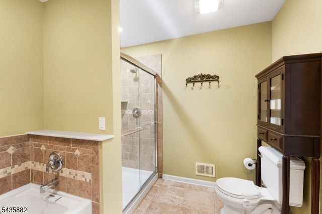 8 Robin Rd, Somerville Boro, NJ 08876