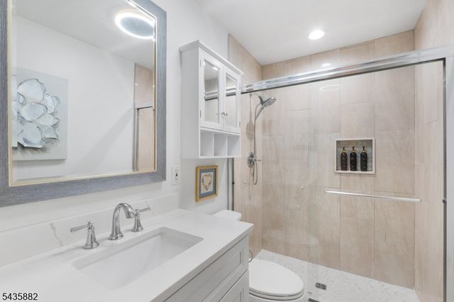 8 Robin Rd, Somerville Boro, NJ 08876