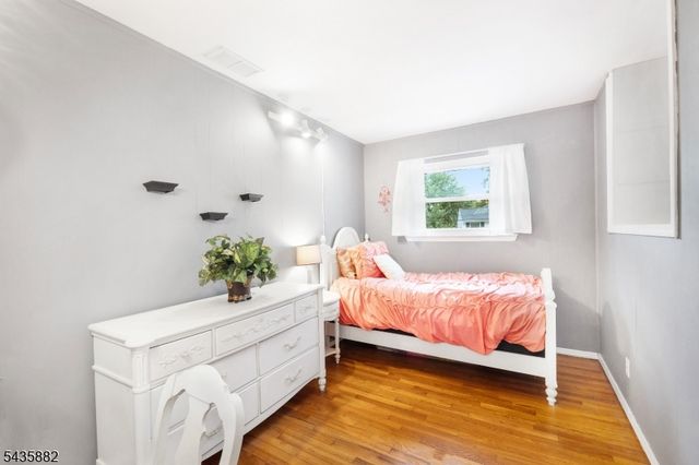 8 Robin Rd, Somerville Boro, NJ 08876