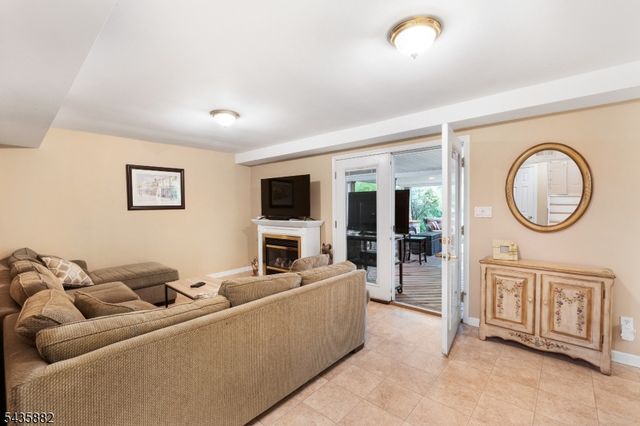 8 Robin Rd, Somerville Boro, NJ 08876