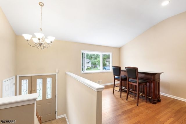 8 Robin Rd, Somerville Boro, NJ 08876