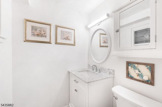 8 Robin Rd, Somerville Boro, NJ 08876