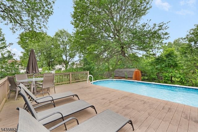 8 Robin Rd, Somerville Boro, NJ 08876
