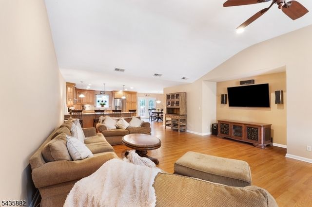 8 Robin Rd, Somerville Boro, NJ 08876