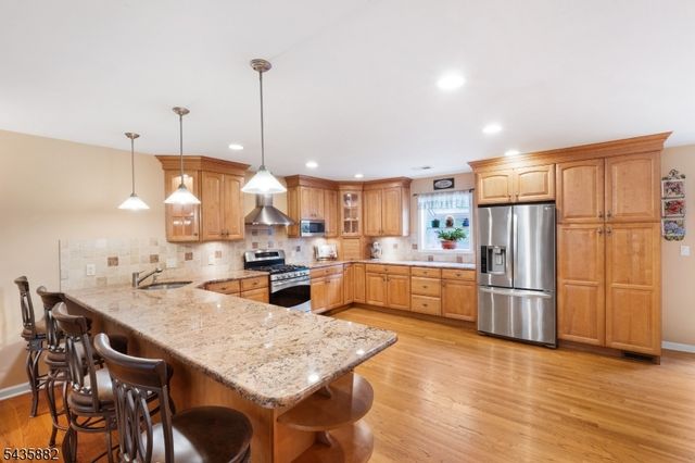 8 Robin Rd, Somerville Boro, NJ 08876