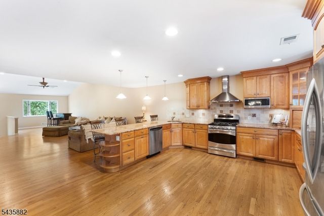 8 Robin Rd, Somerville Boro, NJ 08876