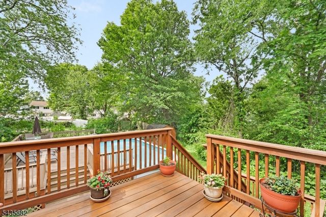 8 Robin Rd, Somerville Boro, NJ 08876