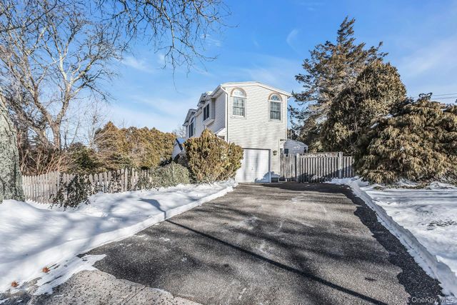 1 Towne Court, Melville, NY 11747