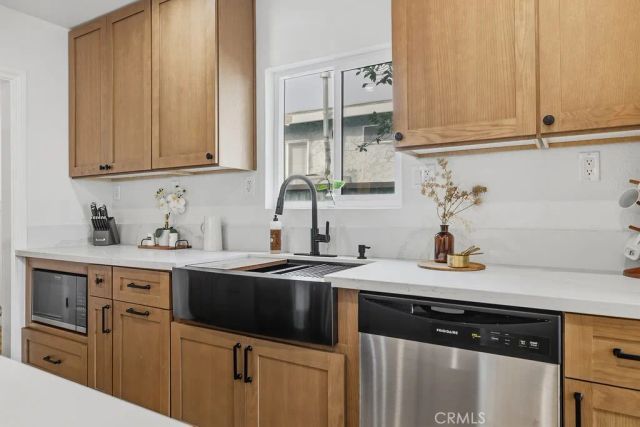 6119 Haas, Los Angeles, CA 90047