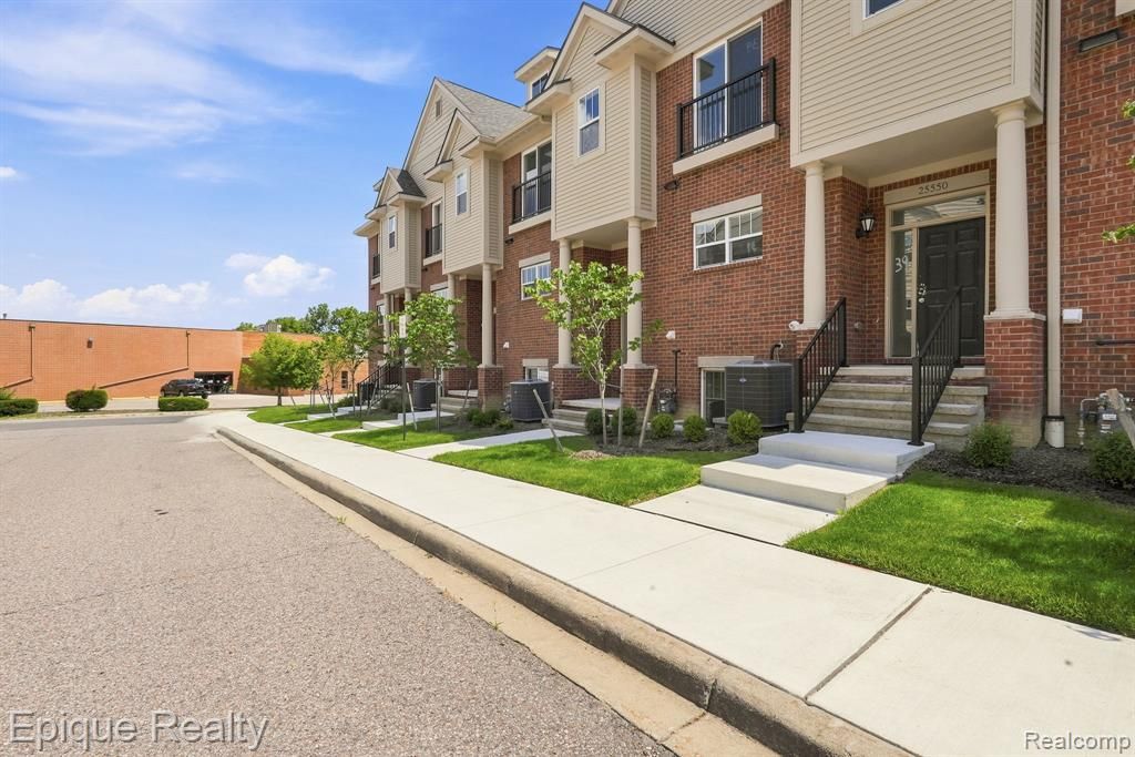 25550 Grandview Lane 39, Novi, MI 48375