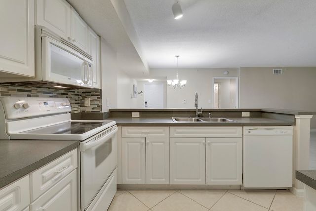 236 VILLAGE Boulevard 1106, Tequesta, FL 33469