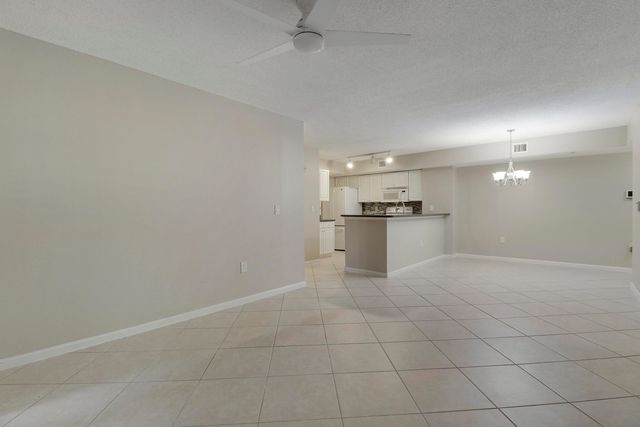 236 VILLAGE Boulevard 1106, Tequesta, FL 33469