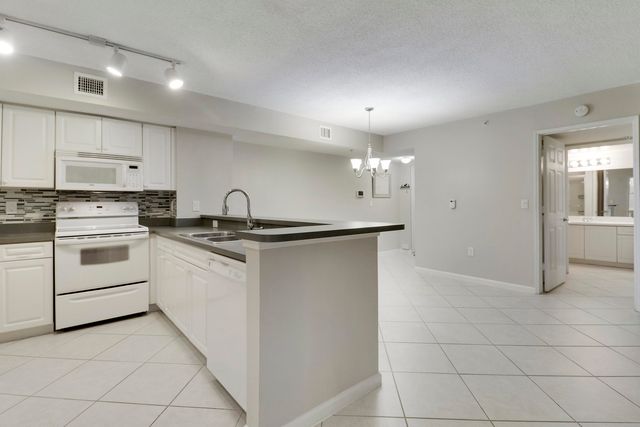 236 VILLAGE Boulevard 1106, Tequesta, FL 33469