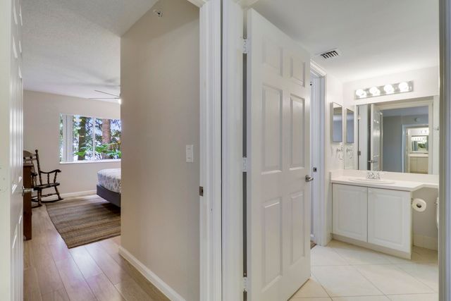236 VILLAGE Boulevard 1106, Tequesta, FL 33469