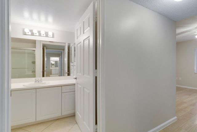 236 VILLAGE Boulevard 1106, Tequesta, FL 33469