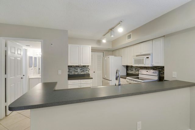 236 VILLAGE Boulevard 1106, Tequesta, FL 33469