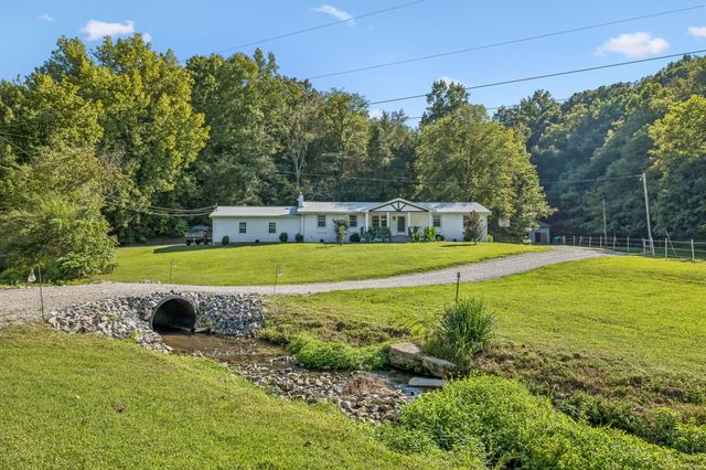 648 Tottys Bend Loop, Duck River, TN 38454