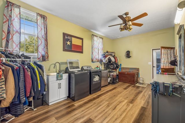 648 Tottys Bend Loop, Duck River, TN 38454