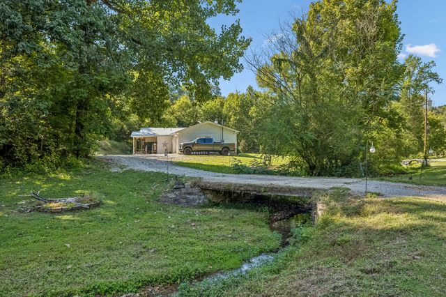 648 Tottys Bend Loop, Duck River, TN 38454