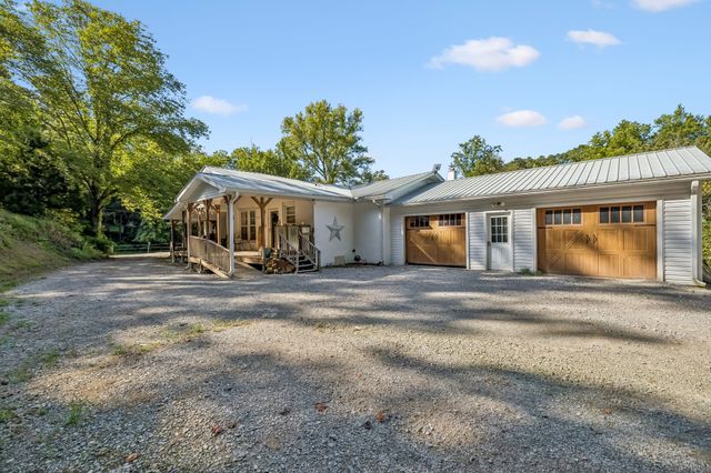 648 Tottys Bend Loop, Duck River, TN 38454