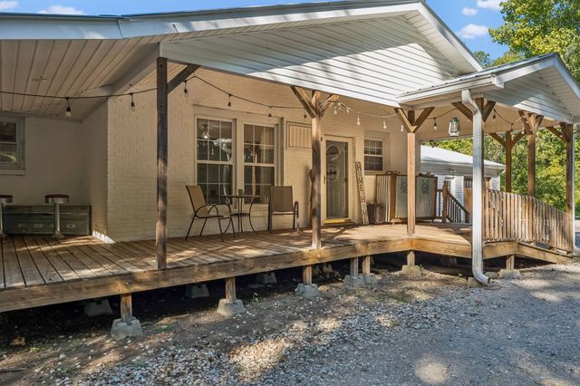 648 Tottys Bend Loop, Duck River, TN 38454