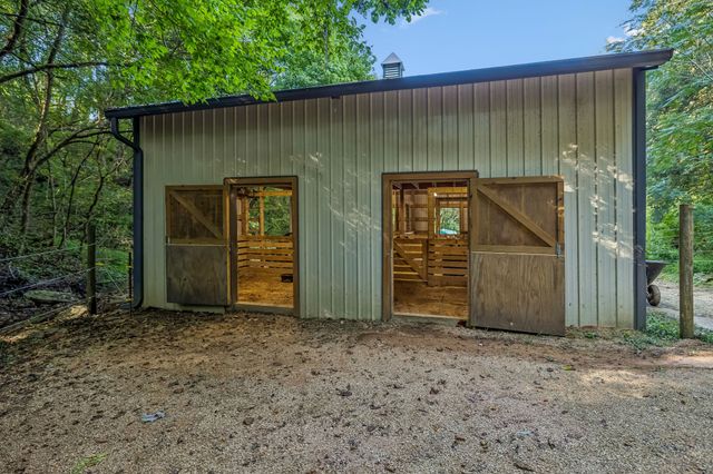 648 Tottys Bend Loop, Duck River, TN 38454