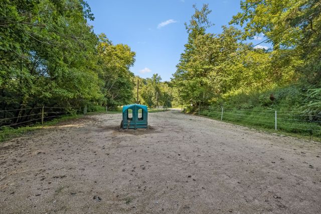 648 Tottys Bend Loop, Duck River, TN 38454