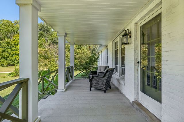 648 Tottys Bend Loop, Duck River, TN 38454