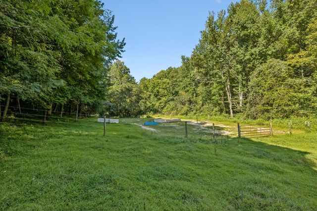 648 Tottys Bend Loop, Duck River, TN 38454