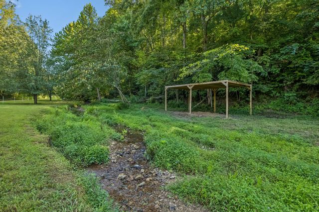648 Tottys Bend Loop, Duck River, TN 38454