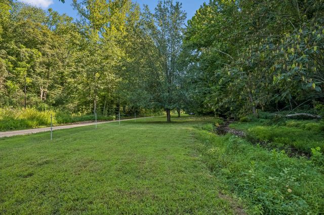 648 Tottys Bend Loop, Duck River, TN 38454