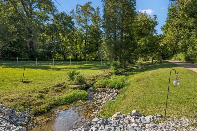 648 Tottys Bend Loop, Duck River, TN 38454