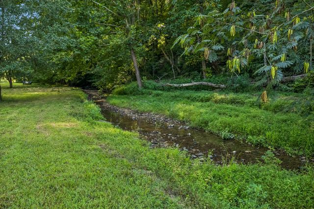 648 Tottys Bend Loop, Duck River, TN 38454