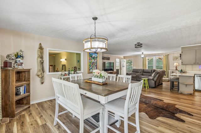 648 Tottys Bend Loop, Duck River, TN 38454