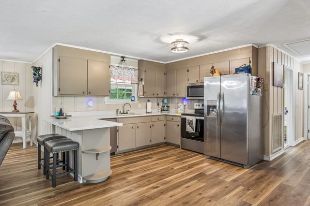 648 Tottys Bend Loop, Duck River, TN 38454