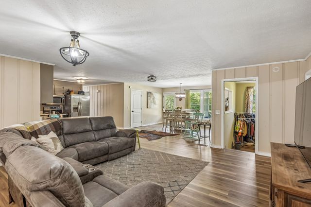 648 Tottys Bend Loop, Duck River, TN 38454