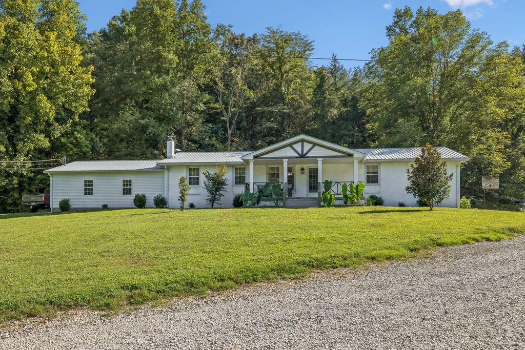 648 Tottys Bend Loop, Duck River, TN 38454