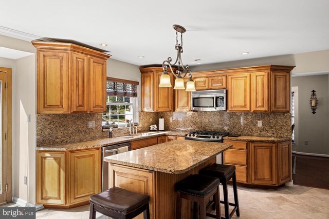 33 MORRIS DRIVE, Sicklerville, NJ 08081