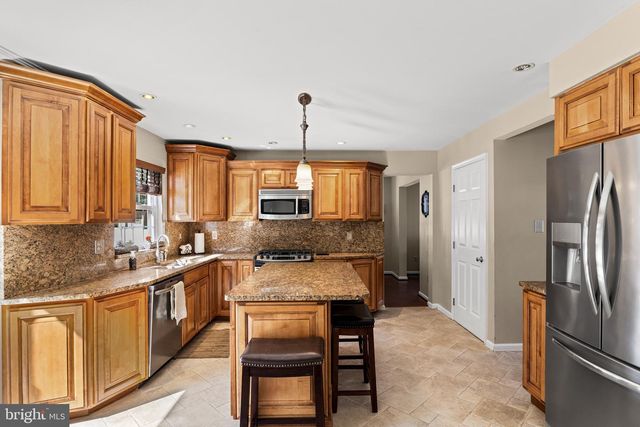 33 MORRIS DRIVE, Sicklerville, NJ 08081