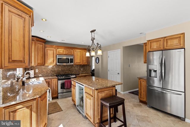 33 MORRIS DRIVE, Sicklerville, NJ 08081
