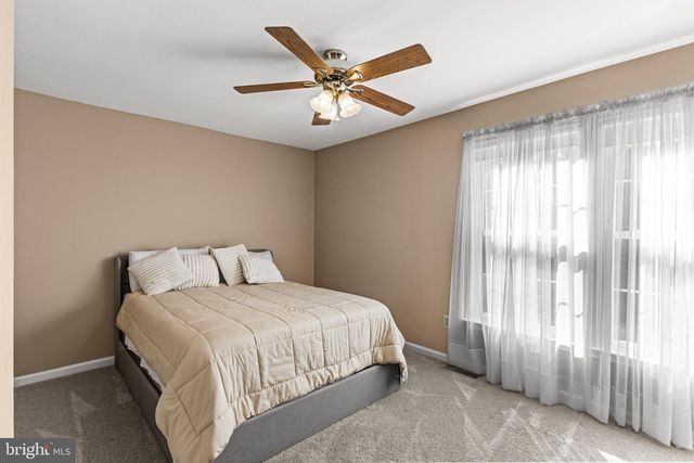 33 MORRIS DRIVE, Sicklerville, NJ 08081