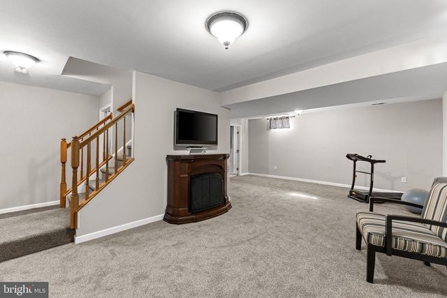 33 MORRIS DRIVE, Sicklerville, NJ 08081