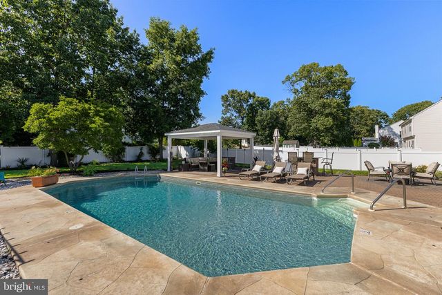 33 MORRIS DRIVE, Sicklerville, NJ 08081