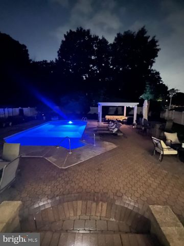33 MORRIS DRIVE, Sicklerville, NJ 08081