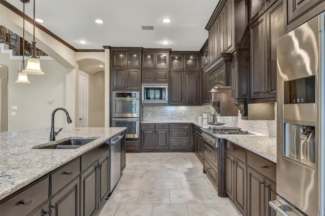 2204 Texoma Bend Lane, Friendswood, TX 77546