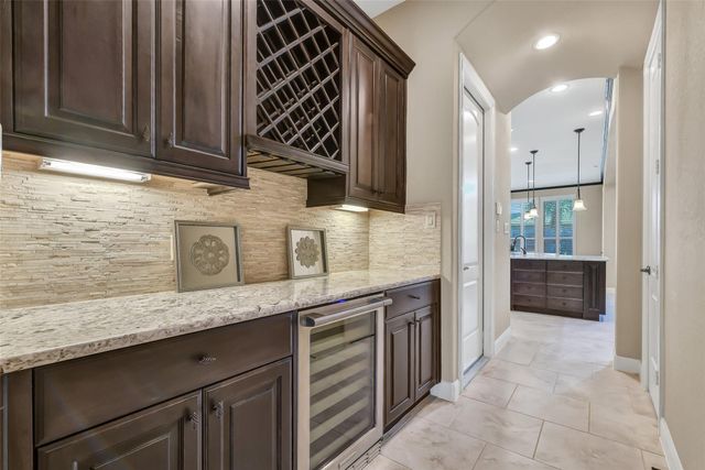 2204 Texoma Bend Lane, Friendswood, TX 77546