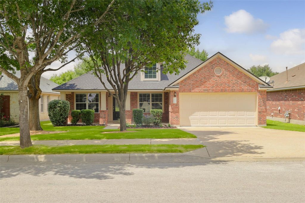 301 Middle CRK, Buda, TX 78610