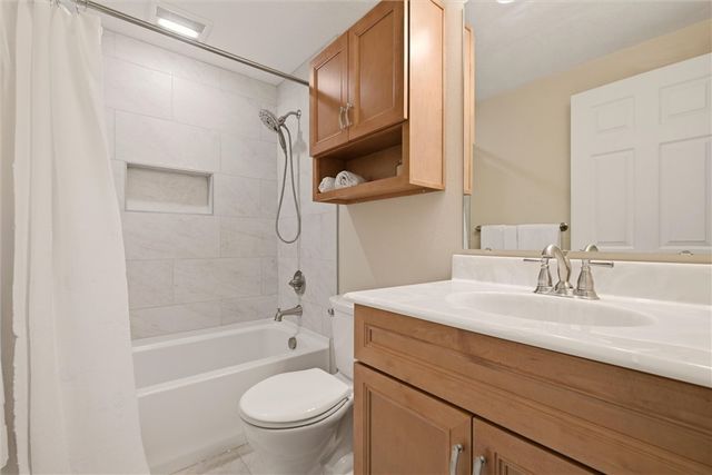 3217 Sundale Dr, Shaler, PA 15116