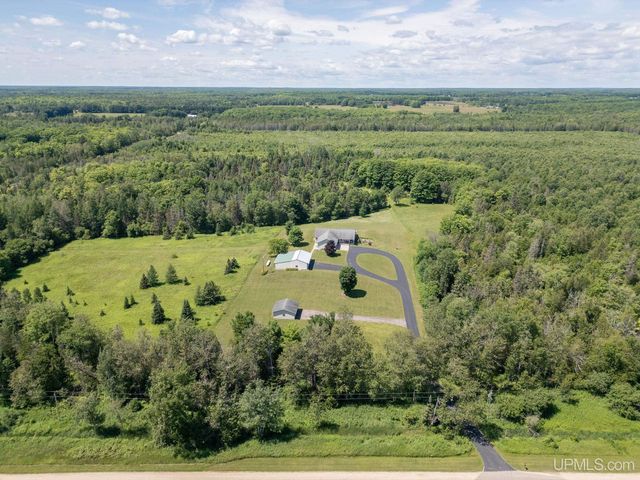N4579 M67 Highway, Chatham, MI 49816