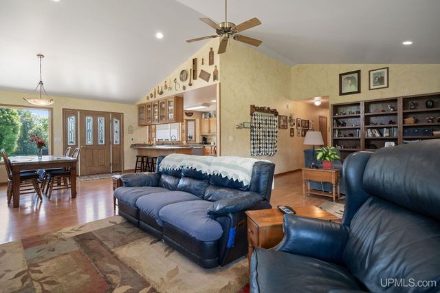 N4579 M67 Highway, Chatham, MI 49816